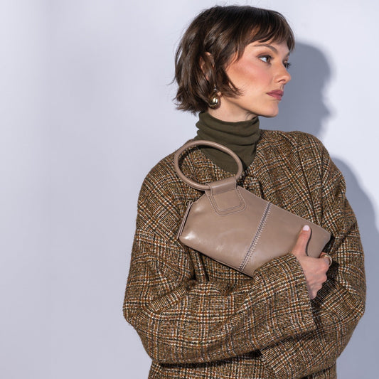 Sable Wristlet In Polished Leather - Woodsmoke