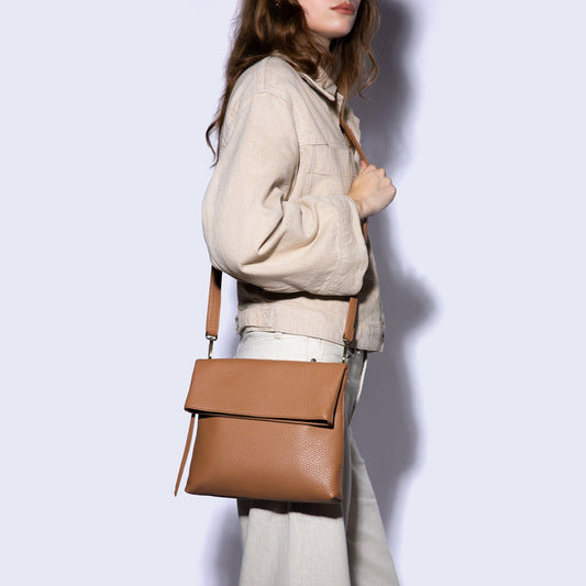 Draft Crossbody In Pebbled Leather - Brown Sugar
