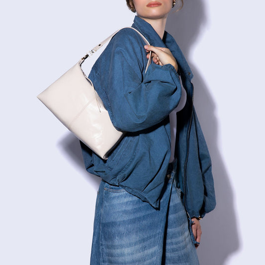 Avon Shoulder Bag In Polished Leather - Pale Flax