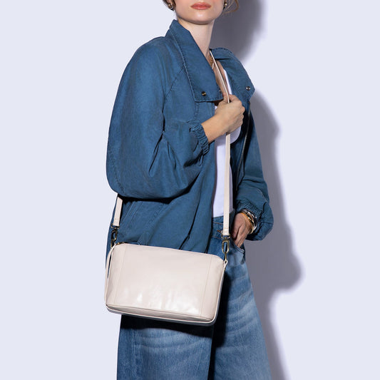 Darcy Carry-All Crossbody In Polished Leather - Pale Flax