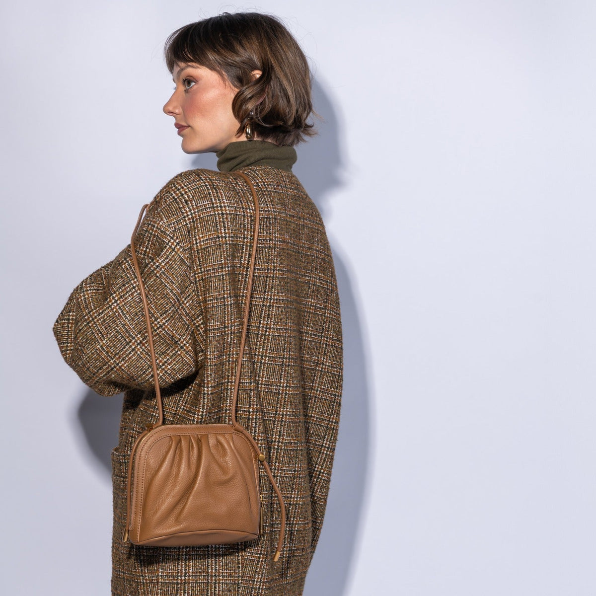 Isabelle Crossbody In Pebbled Leather - Timber Brown