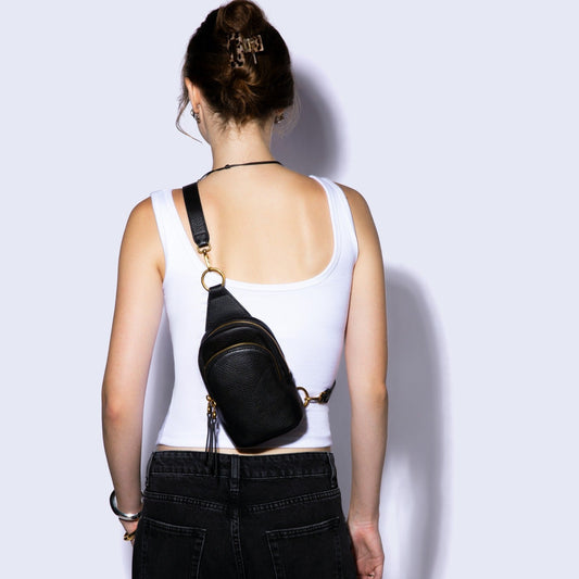 Fern Small Sling In Pebbled Leather - Black