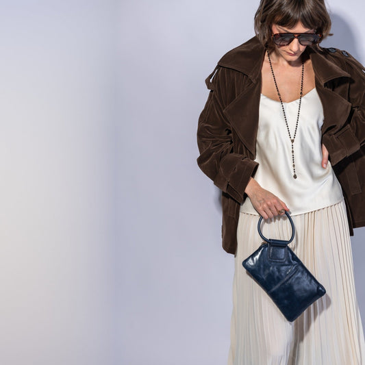 Sable Wristlet In Polished Leather - Ink Navy