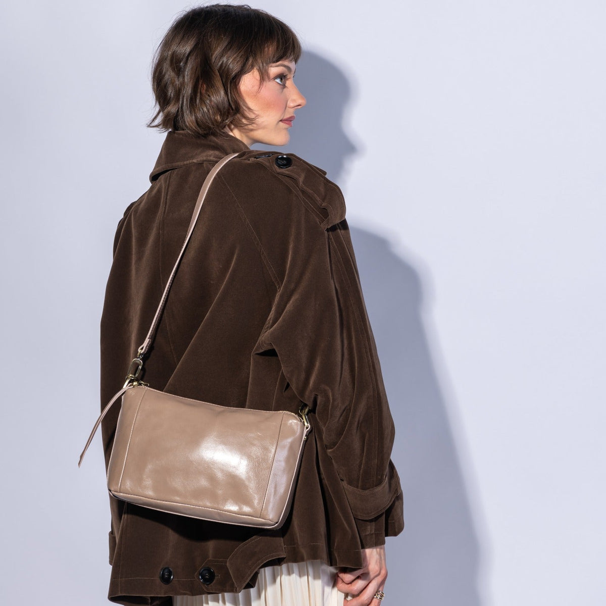 Darcy Carry-All Crossbody In Polished Leather - Woodsmoke